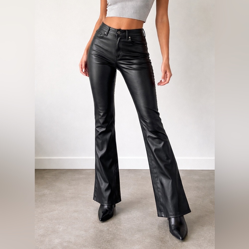 Banana Republic Boot Cut Faux Leather Pants Women’s 29/8 Black Coated Shiny